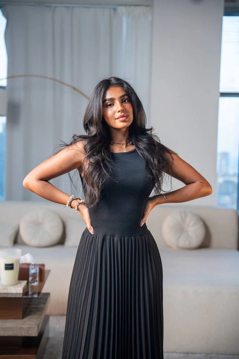 Black pleated crepe stretch dress.C:133