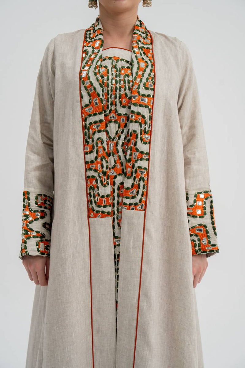 Linen abaya in light beige with embroidery. C:6743