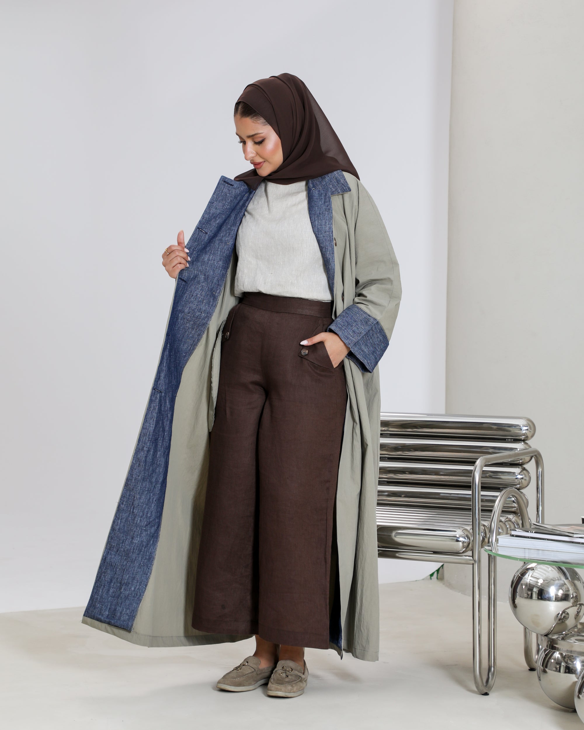 Free size trench coat, in pistachio color with denim details