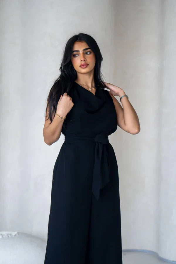 جمبسوت من الكتان باللون الأسود C:195