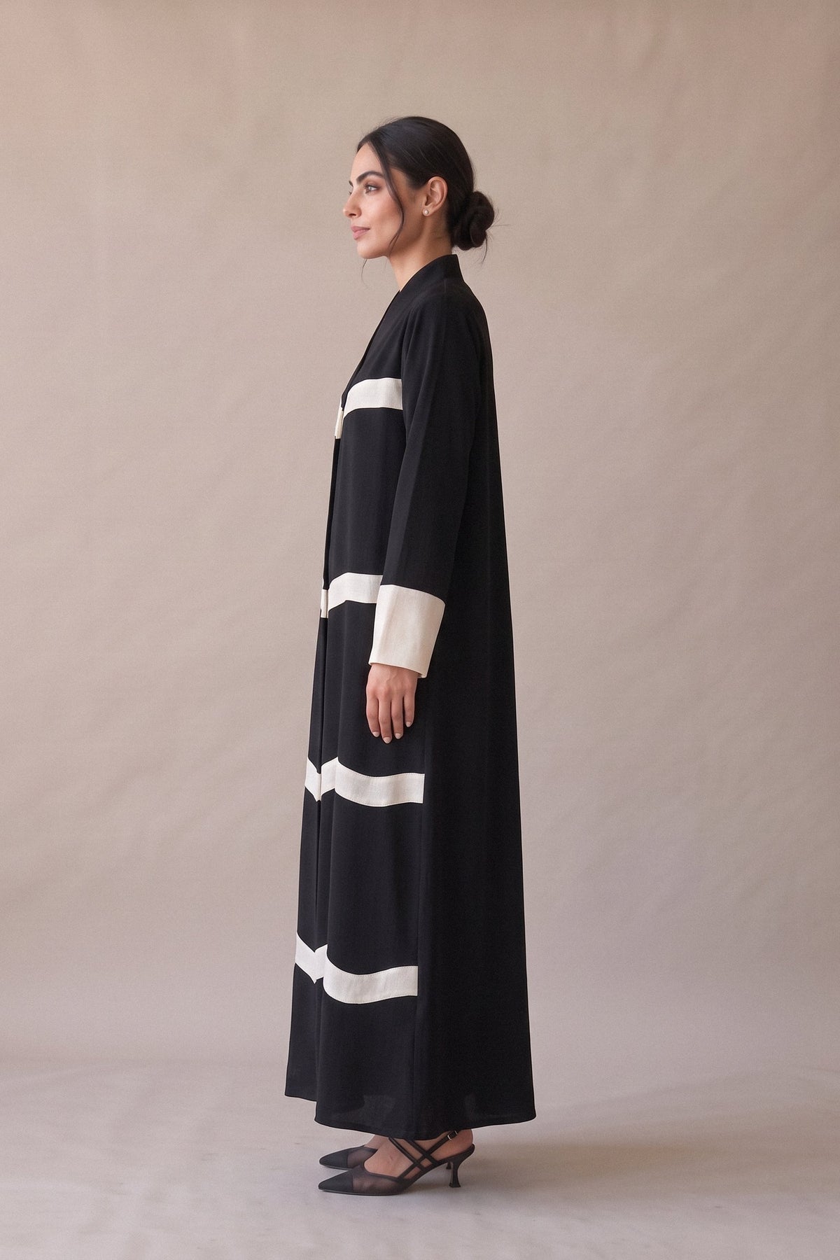 Black Crepe Abaya with White Details –2078