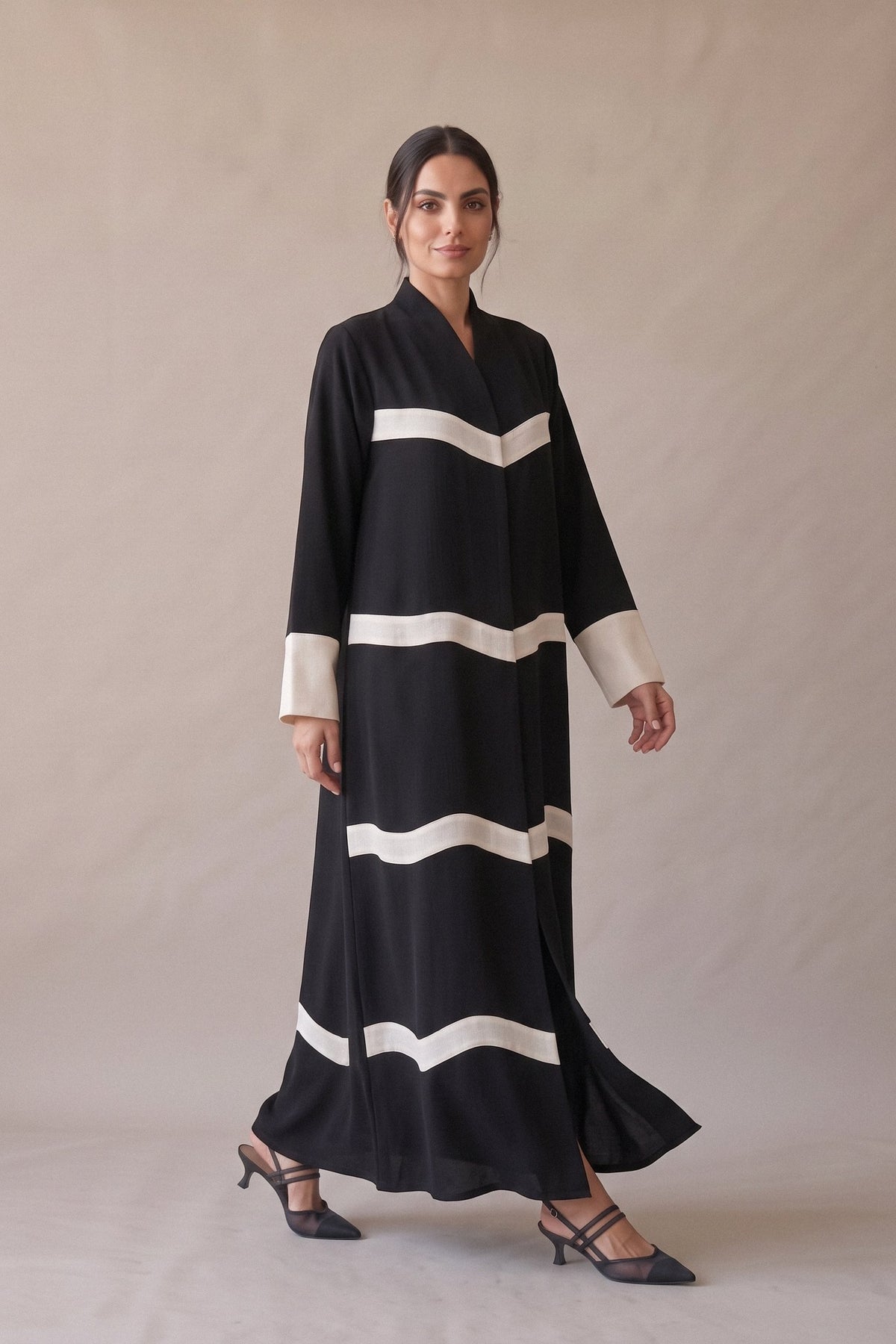 Black Crepe Abaya with White Details –2078