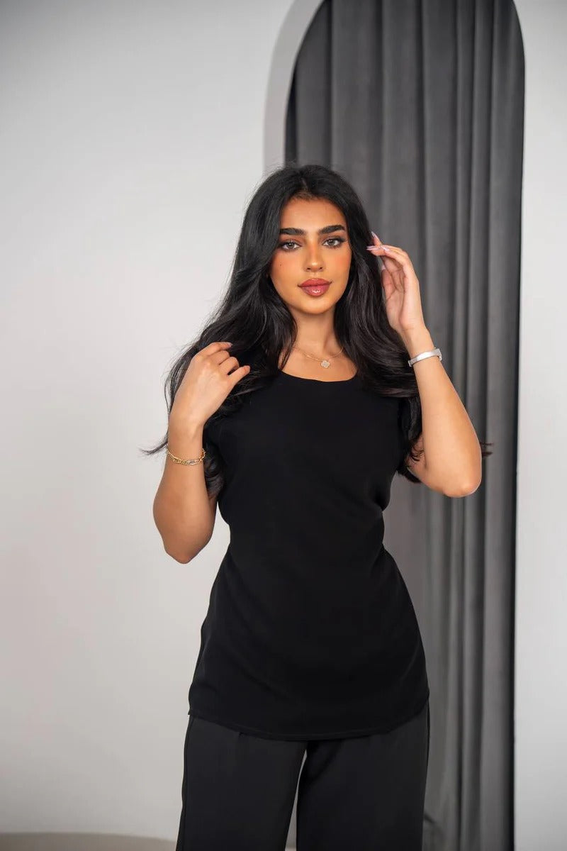 Practical set consisting of a blouse and pants in black crepe fabric C:201