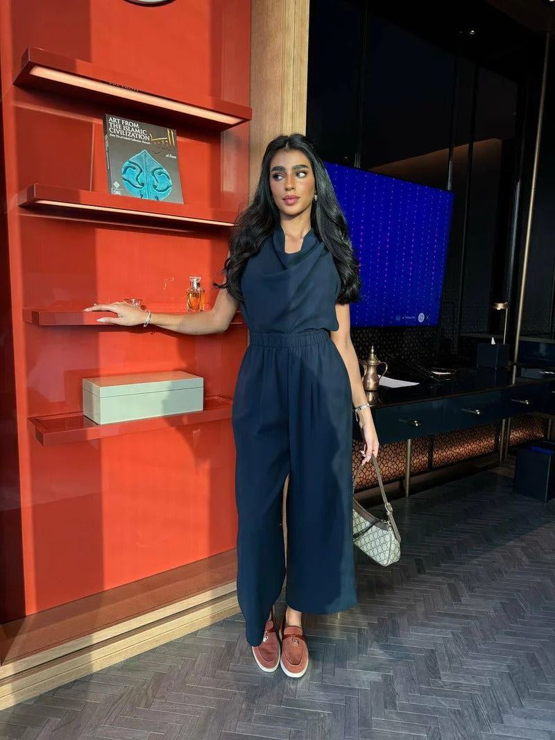 Blouse and crepe trousers set in navy color C:164 Blue