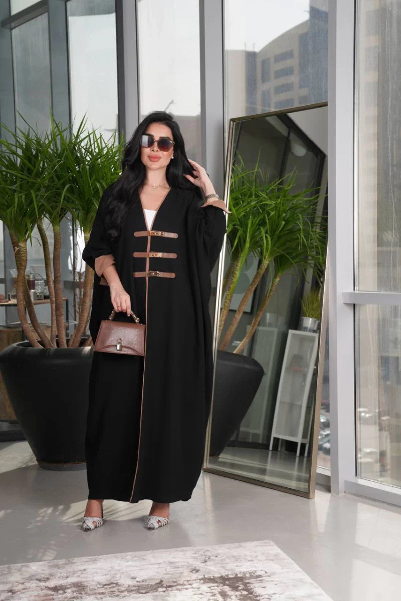 عباية سوداء بحزام جلدي في الأمام، مصنوعة من قماش الكريب، مقاس حر C:2063 (مقاس حر)