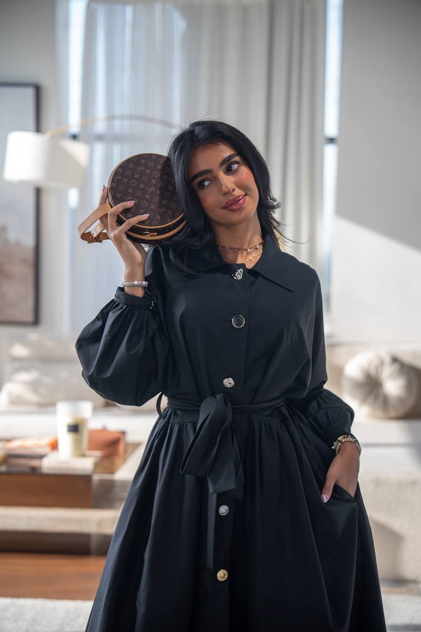 Elegant free size trench coat, in black. C:6685 Black