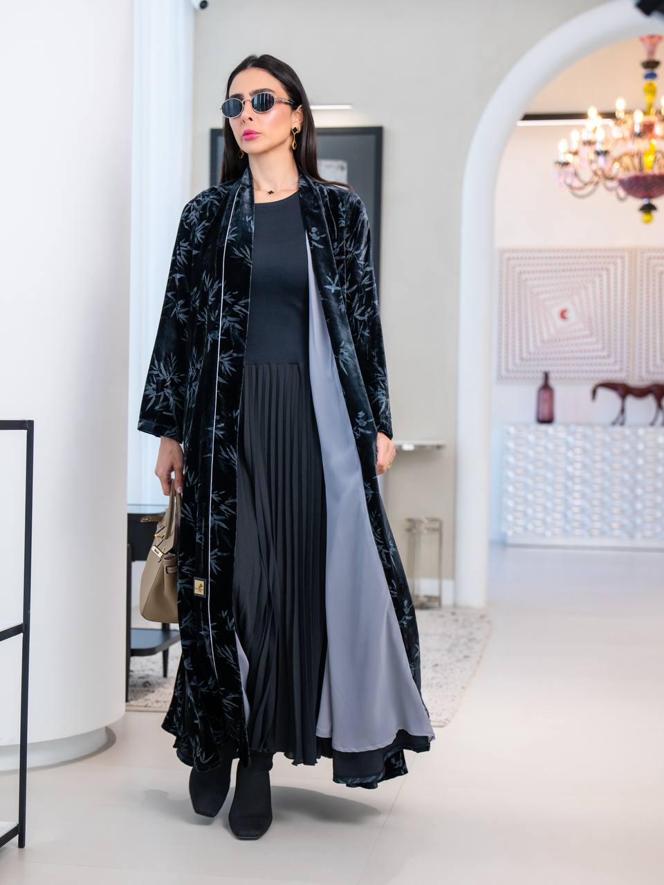 Abaya made of patterned velvet. C:6738