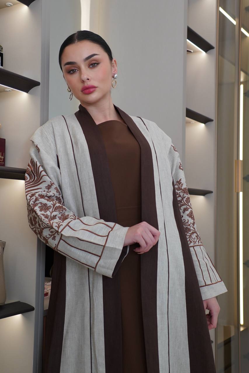 عباية من الكتان باللونين البيج والبني مع تطريز. C:6752