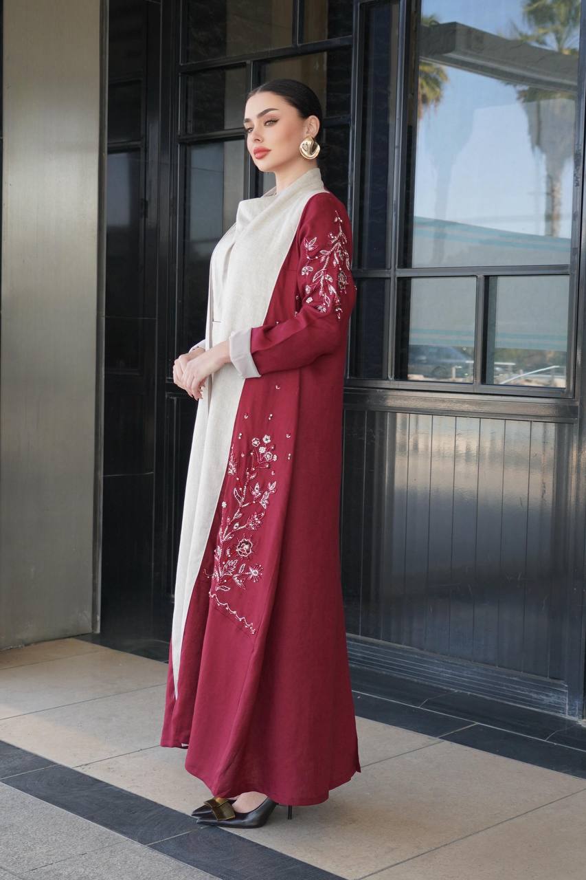 عباية من الكتان بلون عنابي مزينة بتطريز يدوي. C:6753