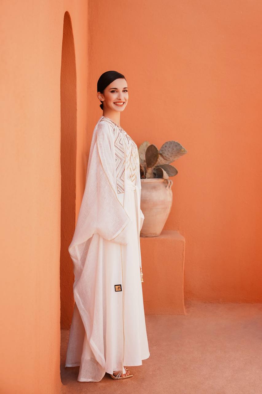 Bisht made of burlap and white linen dress with embroidery C: 6606 (Free size)