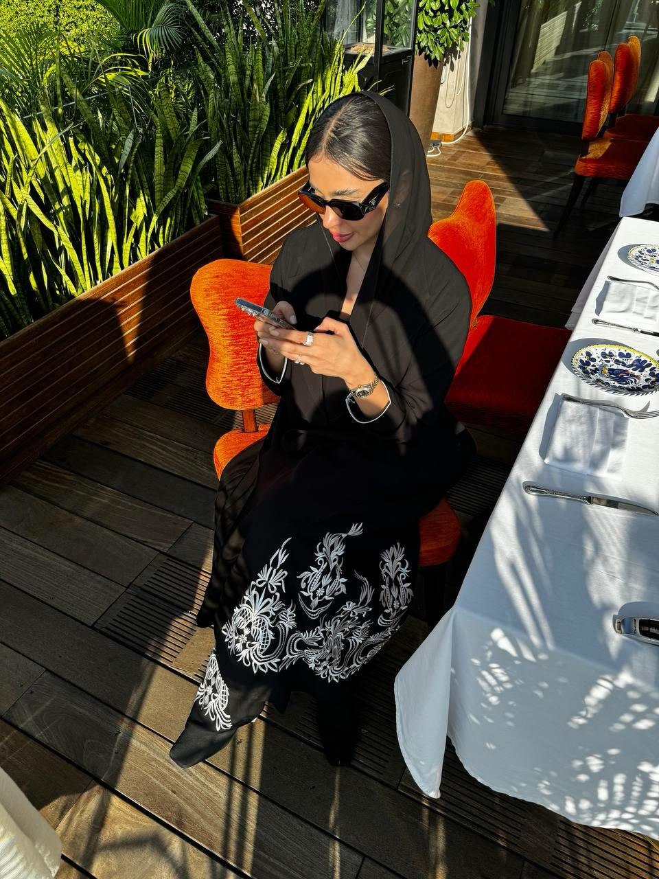 عباية بليزر من الكريب الأسود مطرزة C:6373