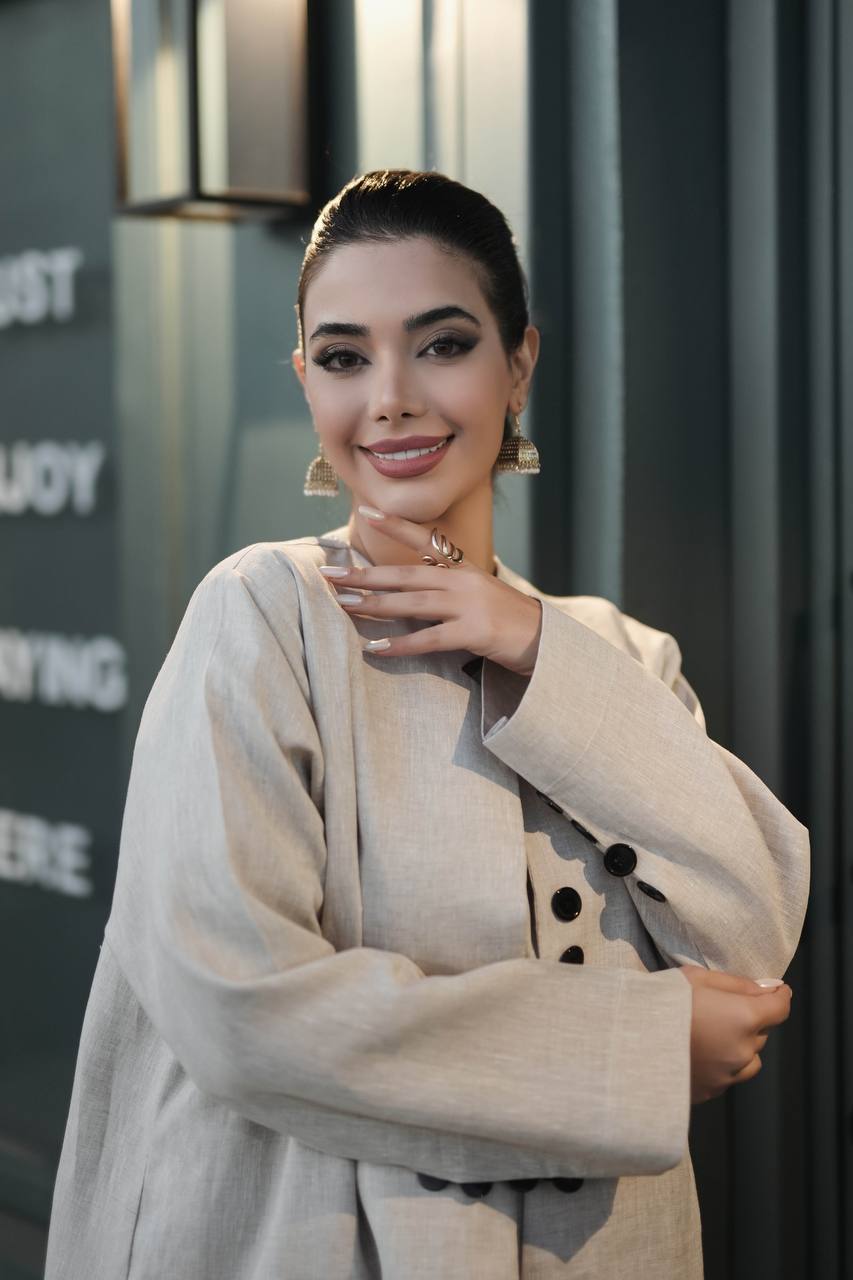 Linen abaya in light beige C:6597