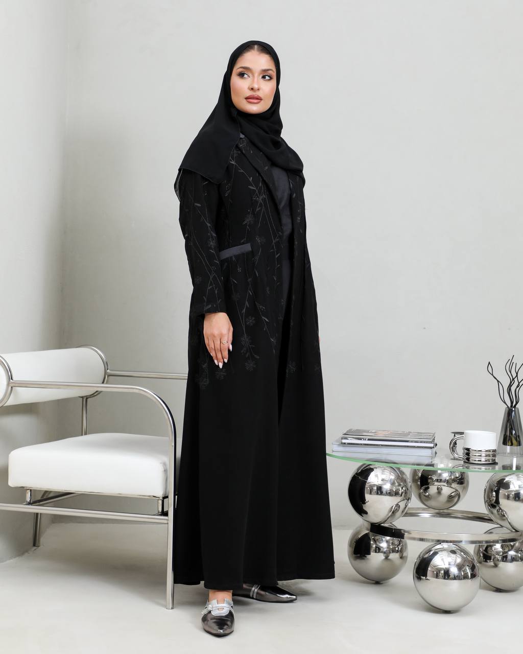عباية بليزر من الكريب الأسود مطرزة C:6658