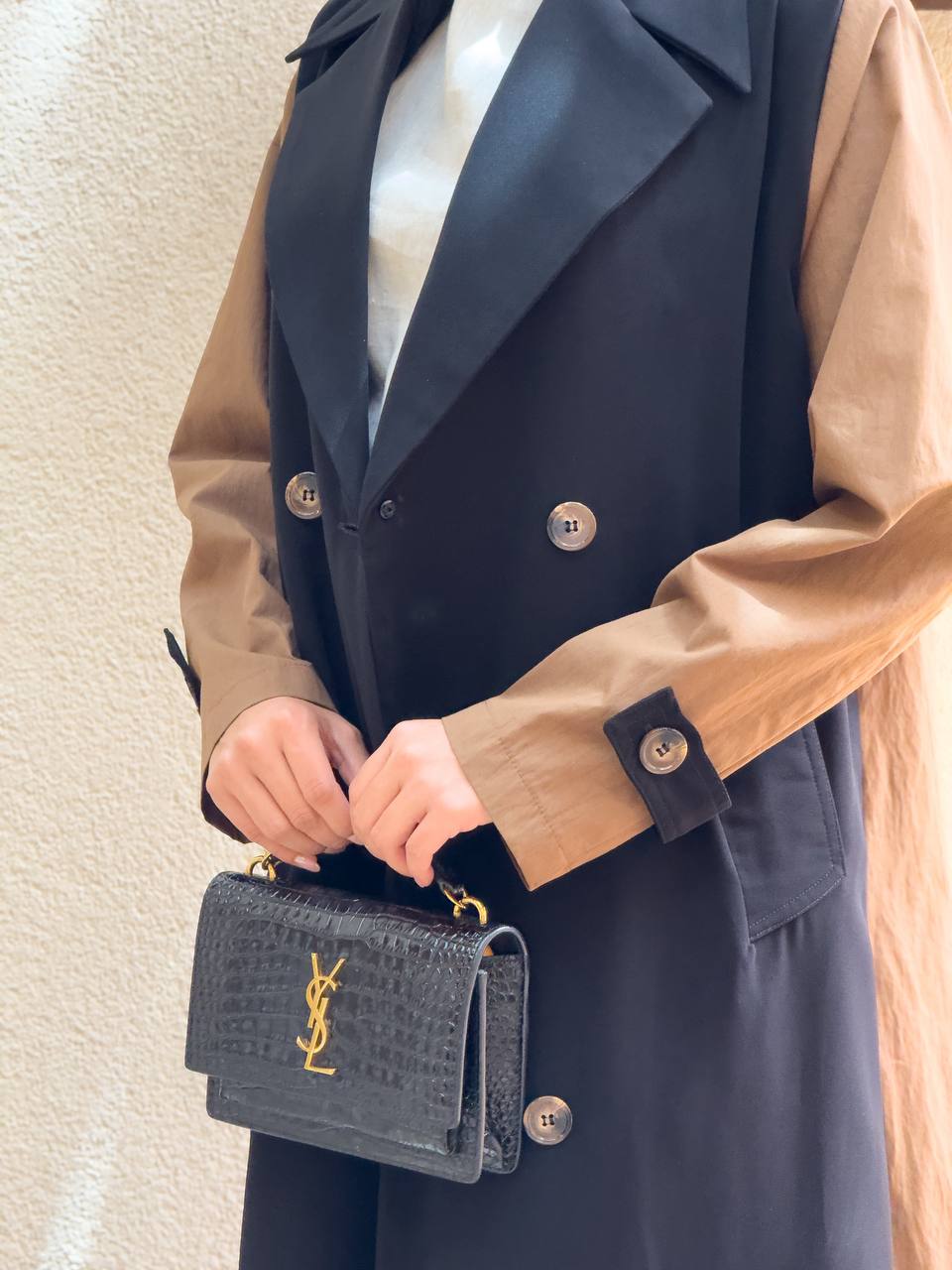 Black crepe blazer abaya in the front and a camel-colored trench coat in the back. C:6681