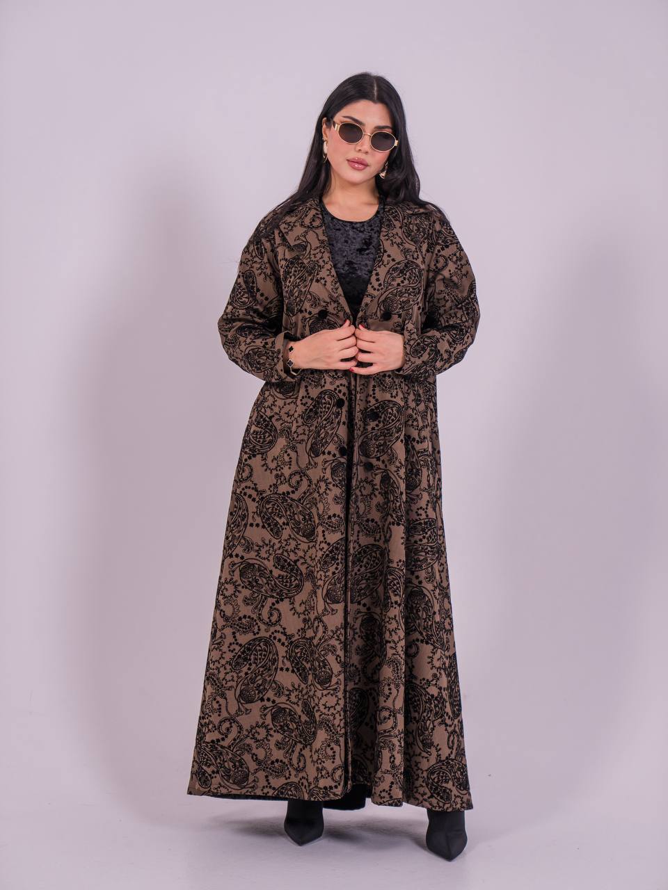 A brown abaya made of crepe fabric with a velvet print.C:6732