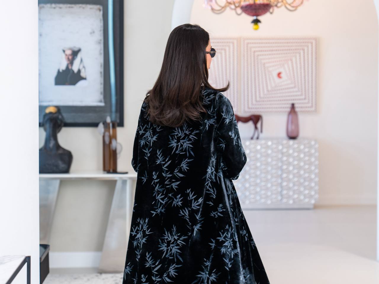 عباية مصنوعة من المخمل المزخرف. C:6738