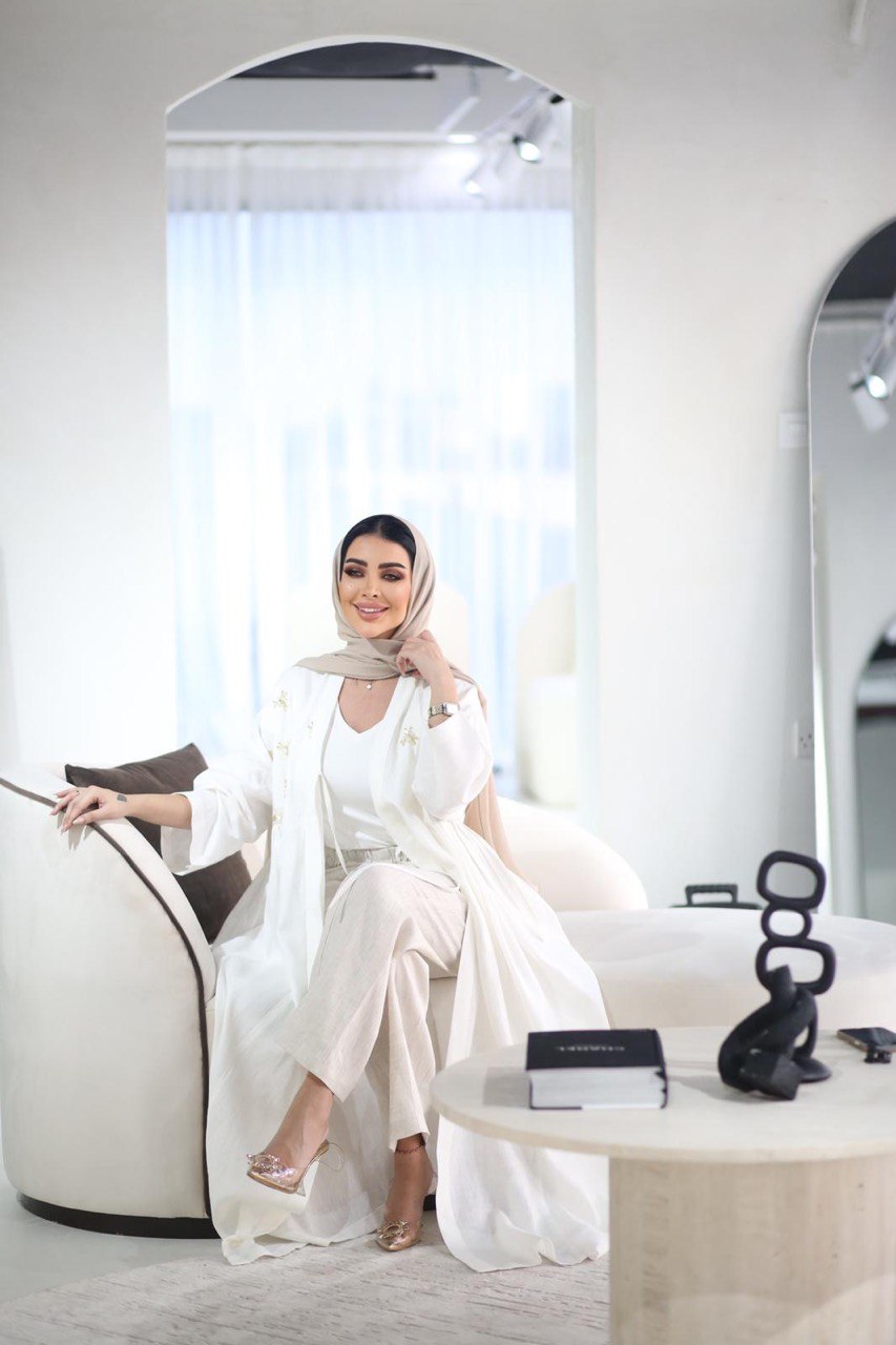 عباية كتان بتطريز يدوي C;3026 أبيض