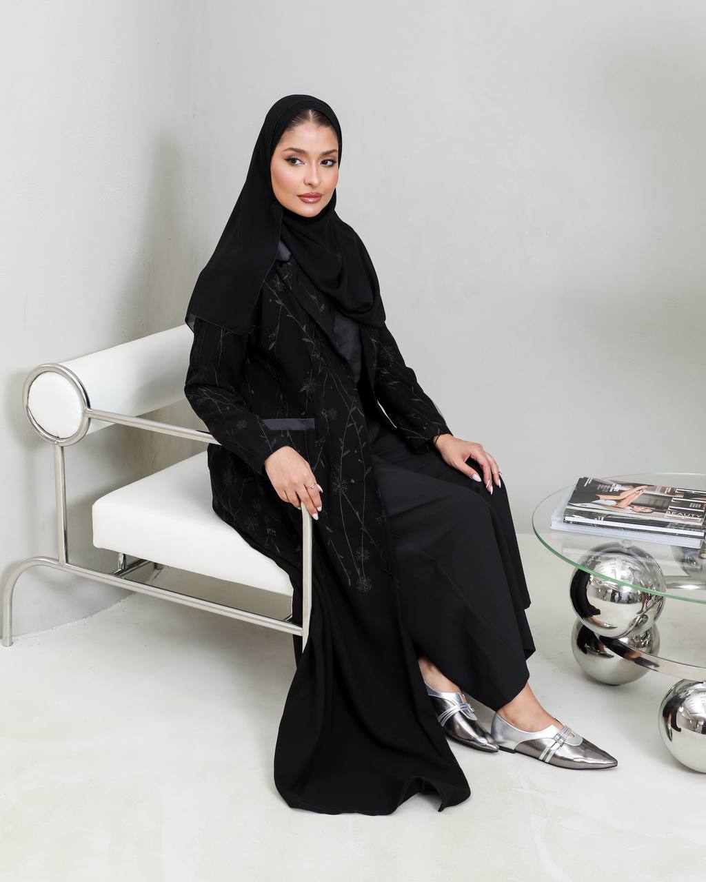 عباية بليزر من الكريب الأسود مطرزة C:6658