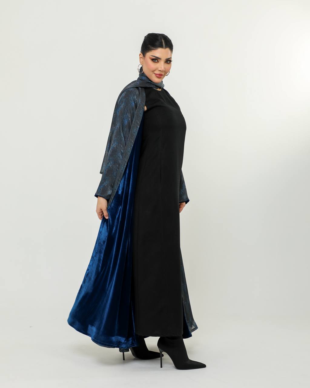 Double-face abaya made of organza fabric with navy velvet material. C:6726
