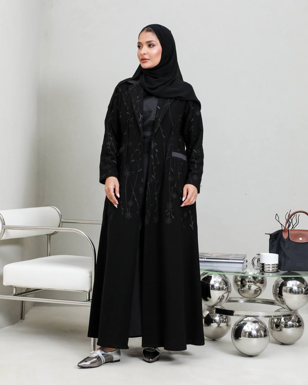 عباية بليزر من الكريب الأسود مطرزة C:6658