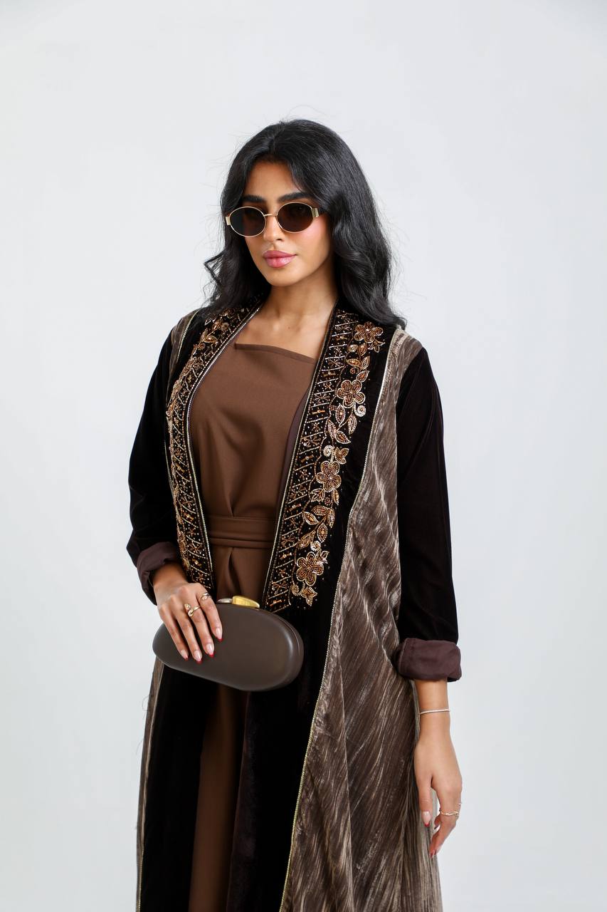 Velvet and crushed velvet abaya with hand embroidery. C:6722