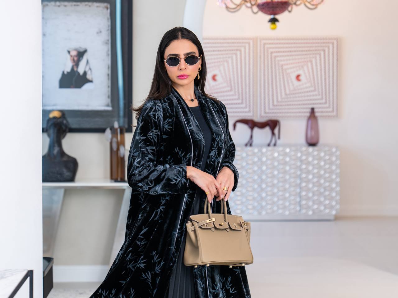 عباية مصنوعة من المخمل المزخرف. C:6738