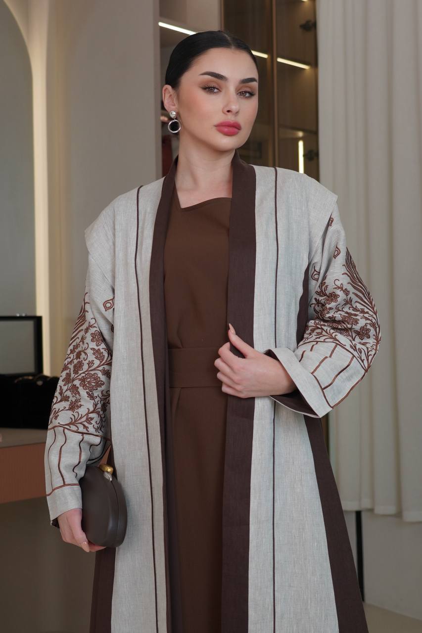 عباية من الكتان باللونين البيج والبني مع تطريز. C:6752