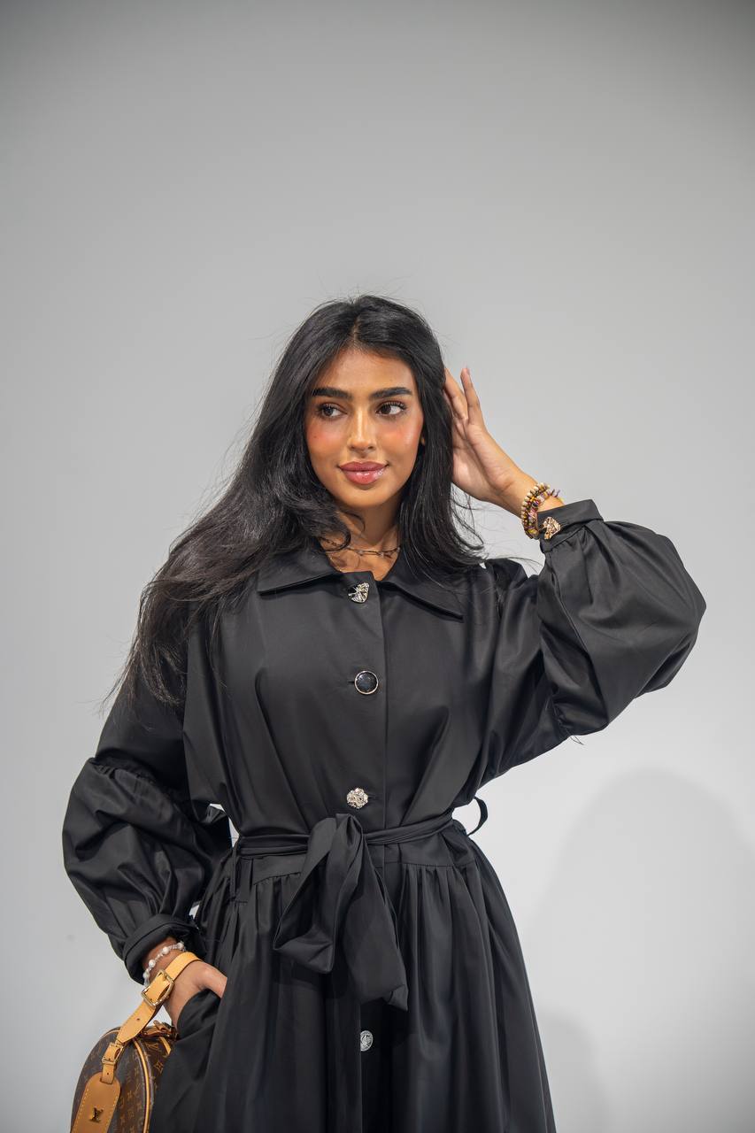 Elegant free size trench coat, in black. C:6685 Black