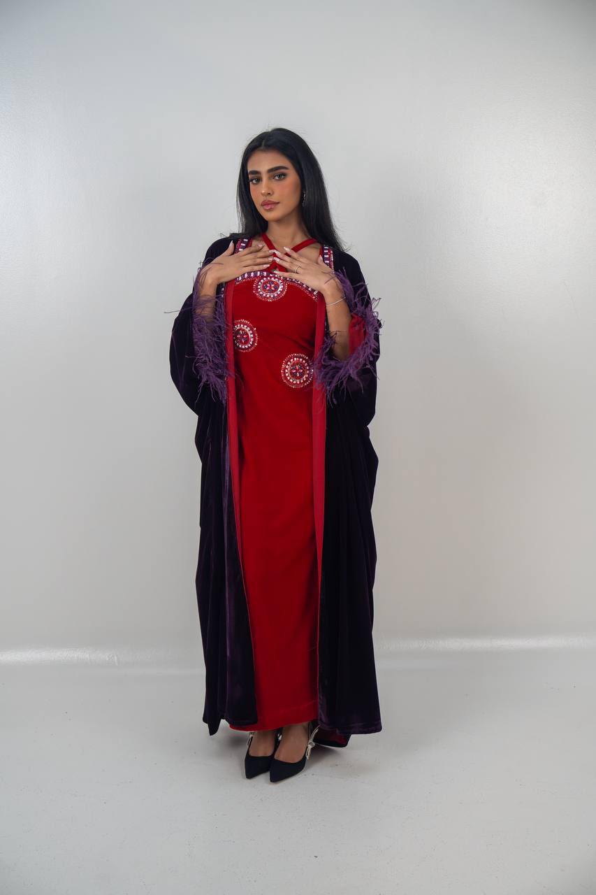 Velvet set with hand embellishment, consisting of a bisht and dress.C:6717
