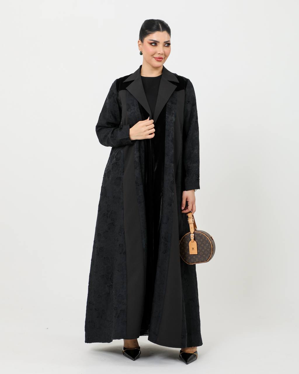 Crepe blazer abaya with velvet, in black color . 6729