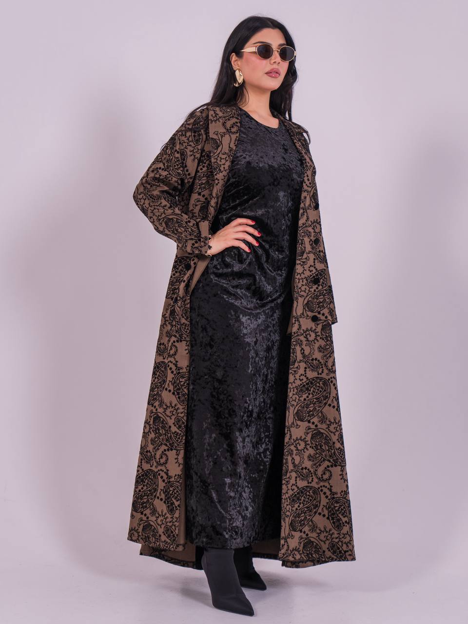 A brown abaya made of crepe fabric with a velvet print.C:6732