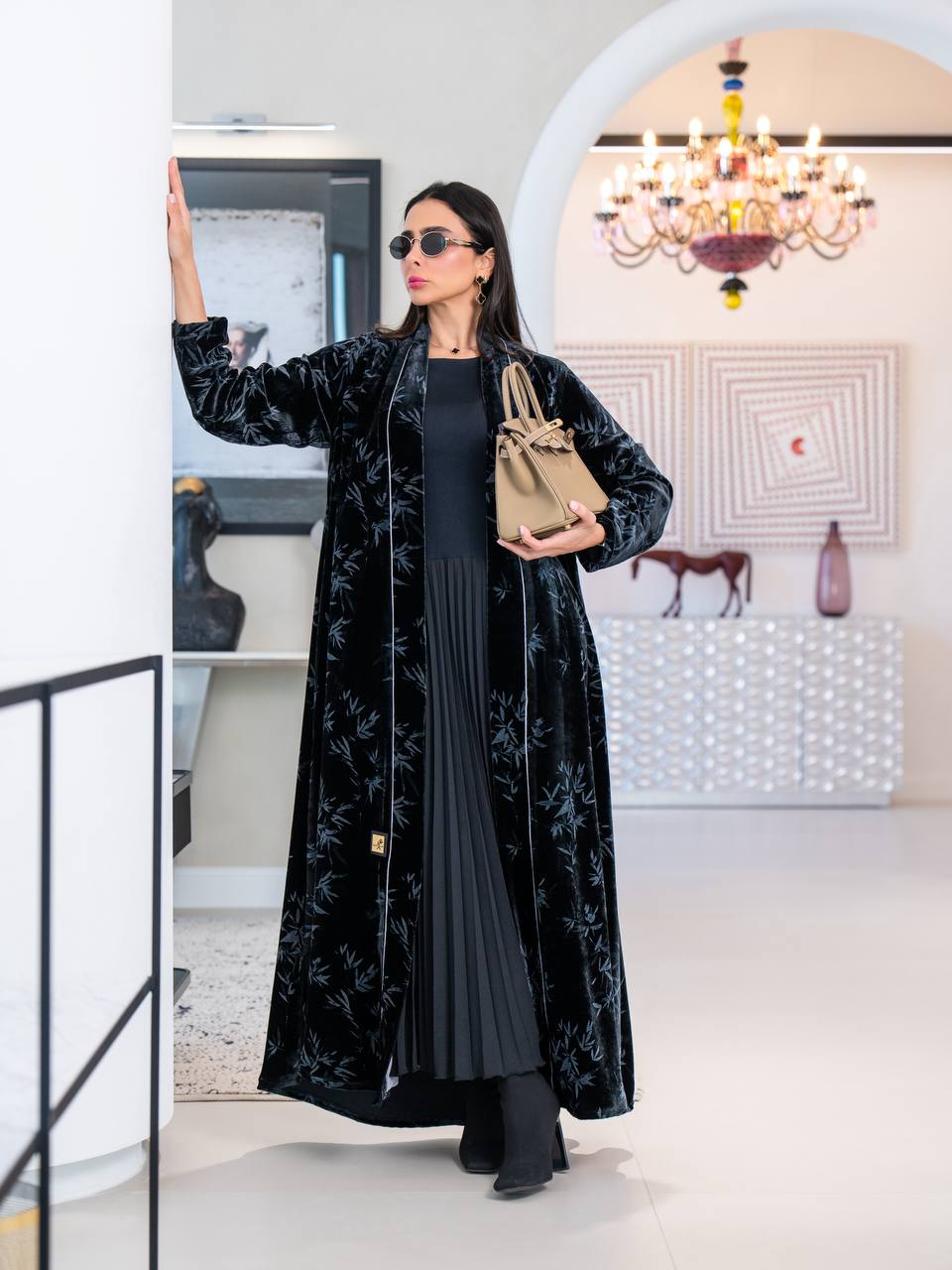 عباية مصنوعة من المخمل المزخرف. C:6738