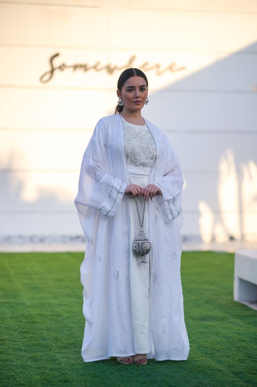 Bisht made of burlap and linen dress, in white with hand embroidery C:6616