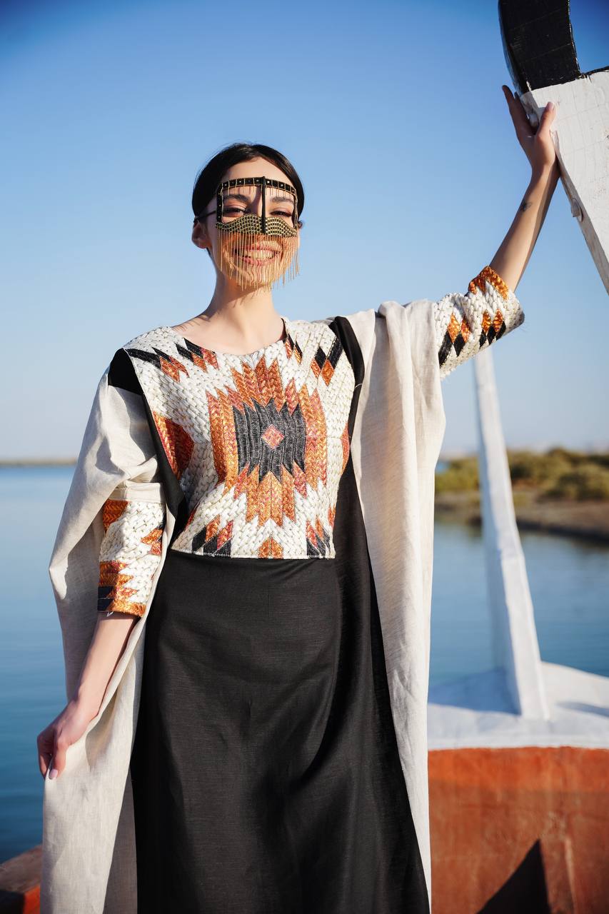 Free size abaya with embroidered linen and striped linen C:6594