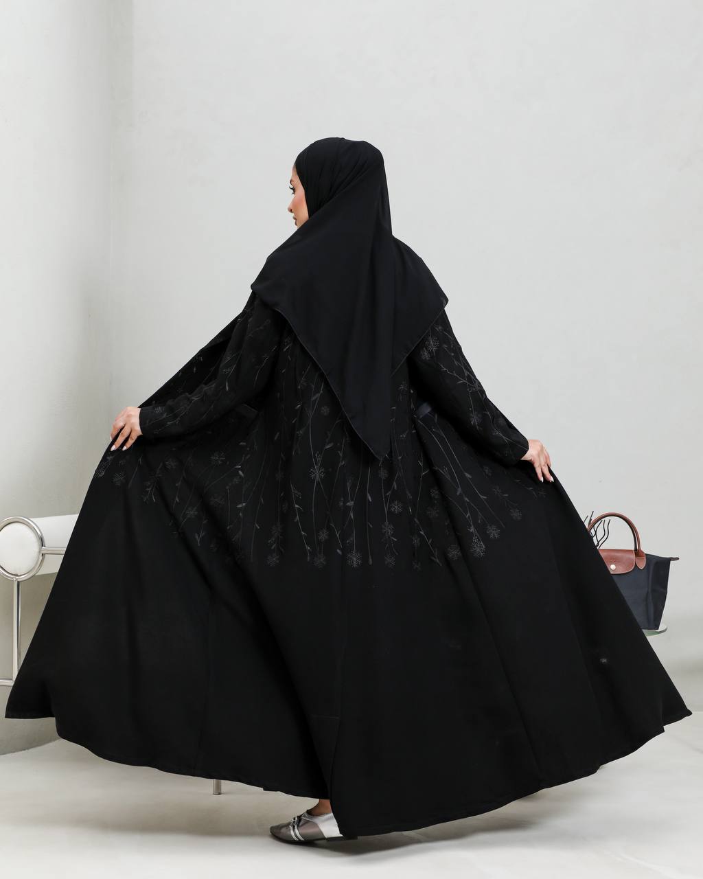 عباية بليزر من الكريب الأسود مطرزة C:6658