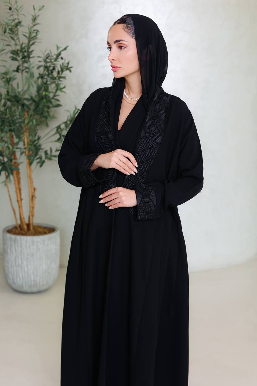 عباية سوداء من الكريب مطرزة C:6679