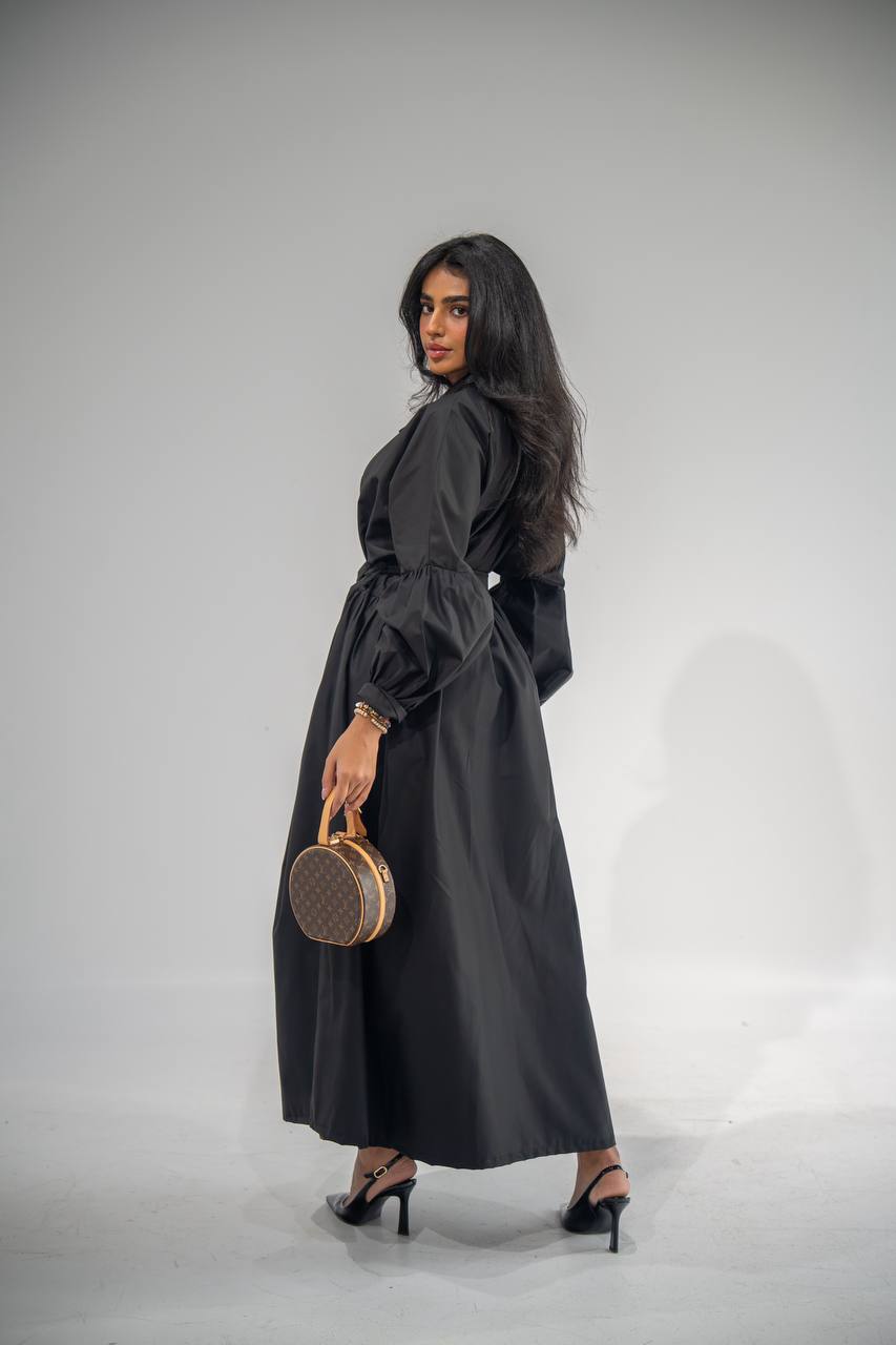 Elegant free size trench coat, in black. C:6685 Black