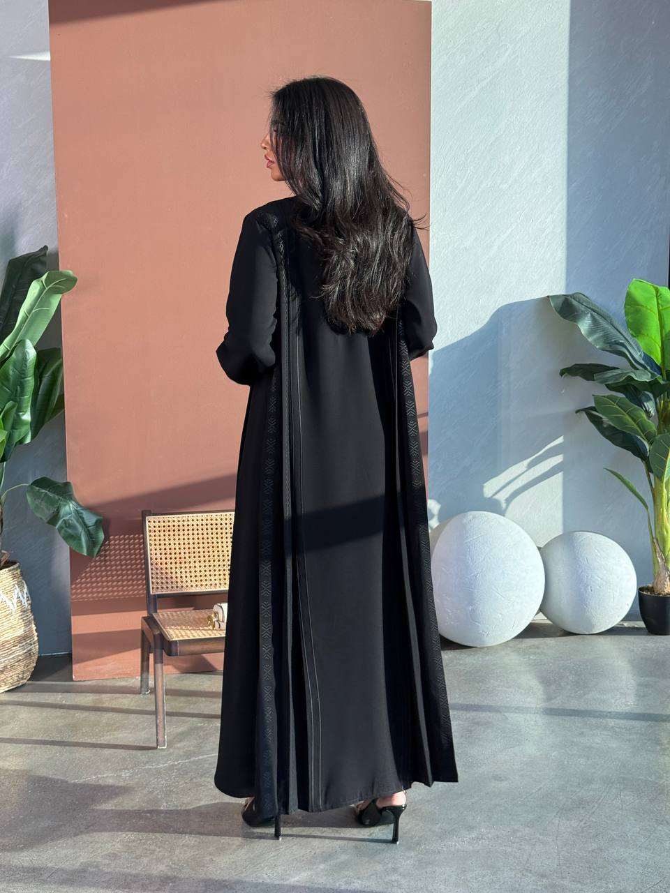عباية سوداء من الكريب مطرزة C:6671