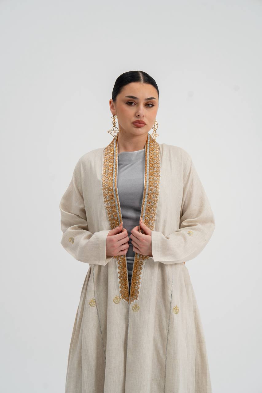 عباية من الكتان بلون بيج فاتح مطرزة. C:6745