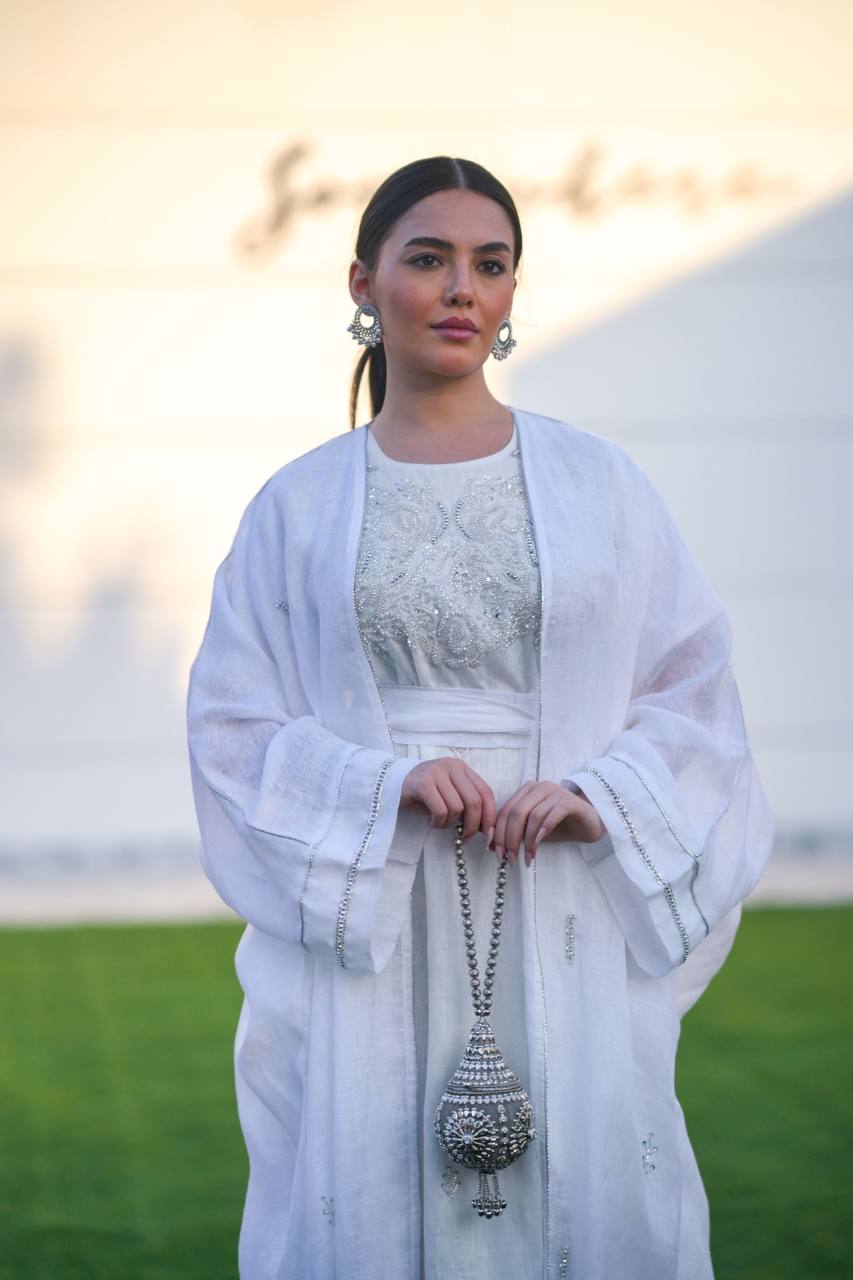 Bisht made of burlap and linen dress, in white with hand embroidery C:6616