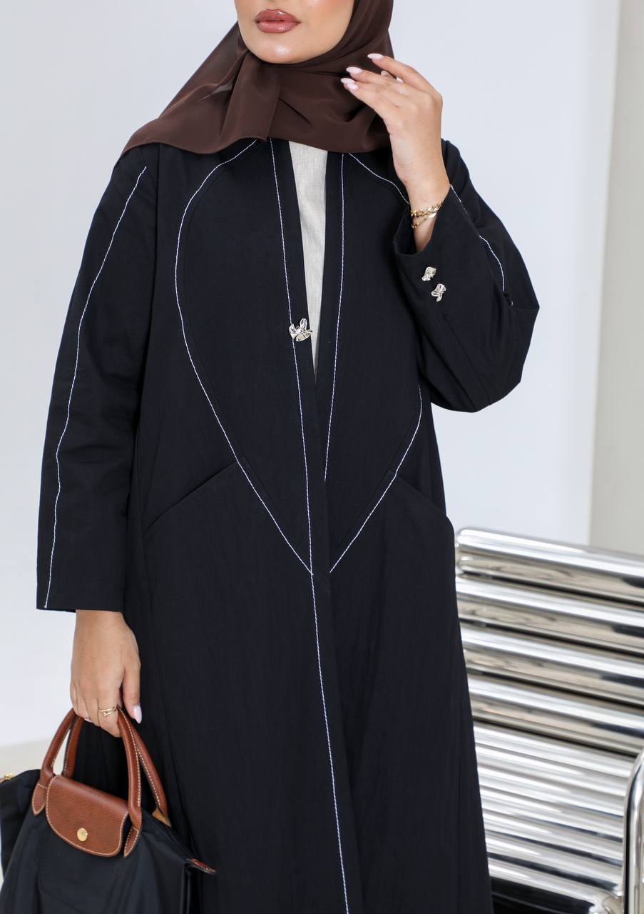 معطف واقٍ أسود اللون بتفاصيل تطريز بيضاء C:6655