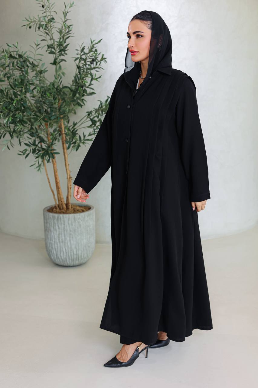 عباية سوداء من الكريب مع ثنيات على الجانبين C:6663