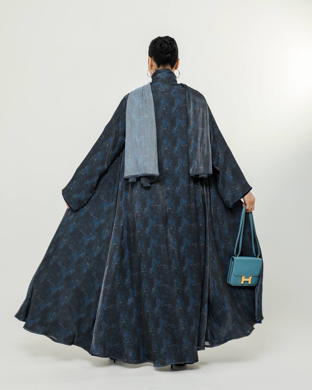 Double-face abaya made of organza fabric with navy velvet material. C:6726