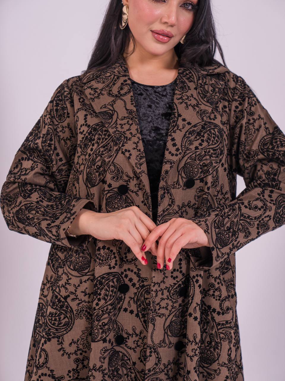 A brown abaya made of crepe fabric with a velvet print.C:6732