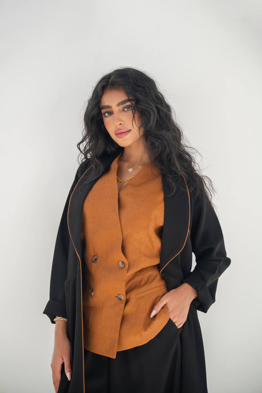 طقم عباية من الكريب الأسود، يتكون من بليزر وبنطال، C:6633 أسود 