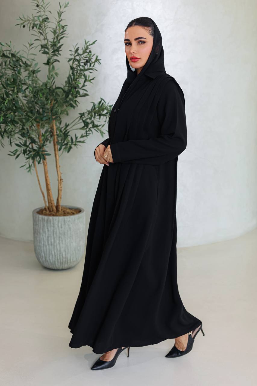 عباية سوداء من الكريب مع ثنيات على الجانبين C:6663