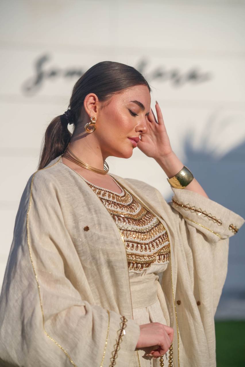 فستان بيشت مصنوع من الخيش والكتان، بلون بيج فاتح مع تطريز يدوي C:6618