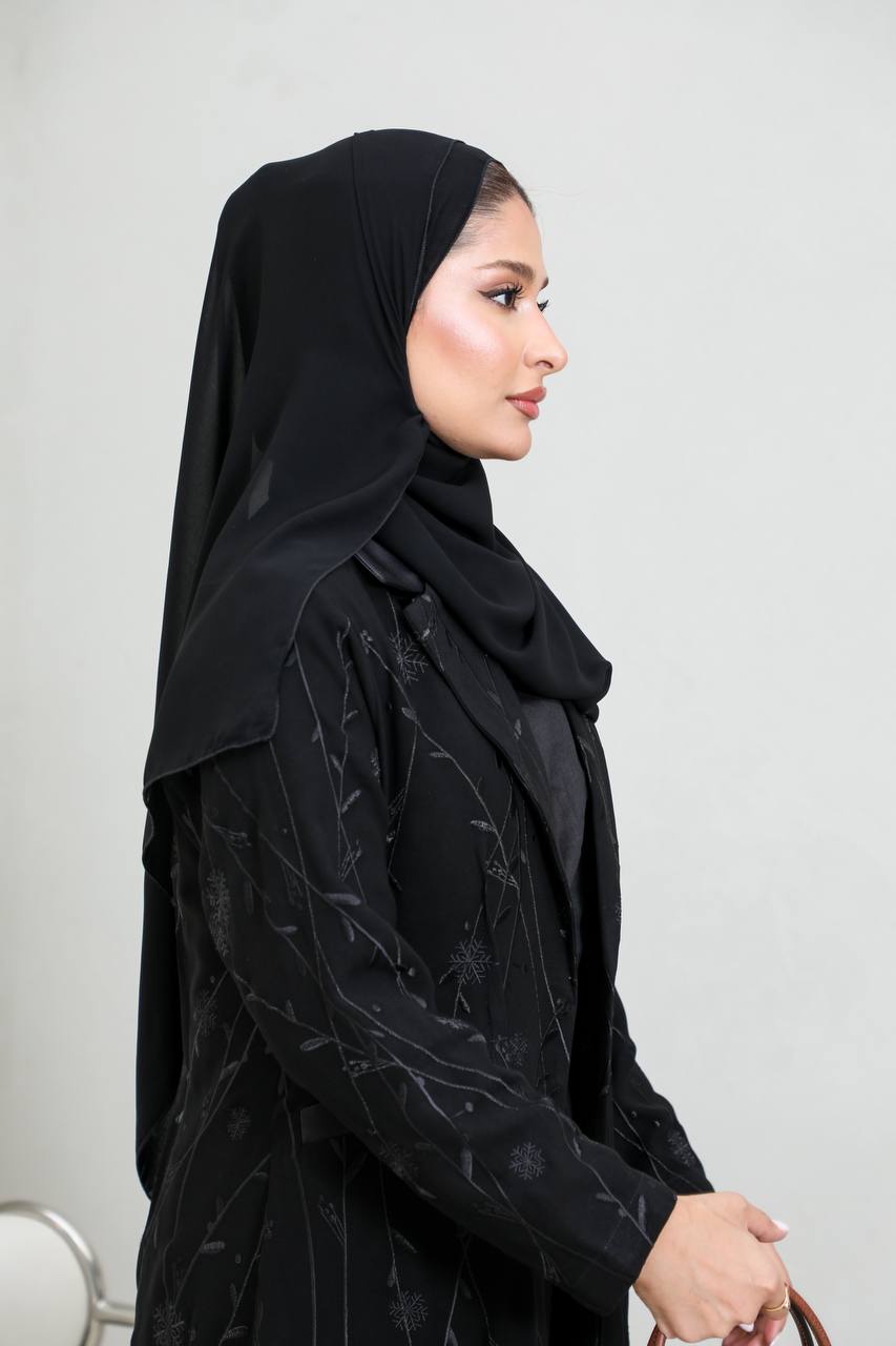 عباية بليزر من الكريب الأسود مطرزة C:6658