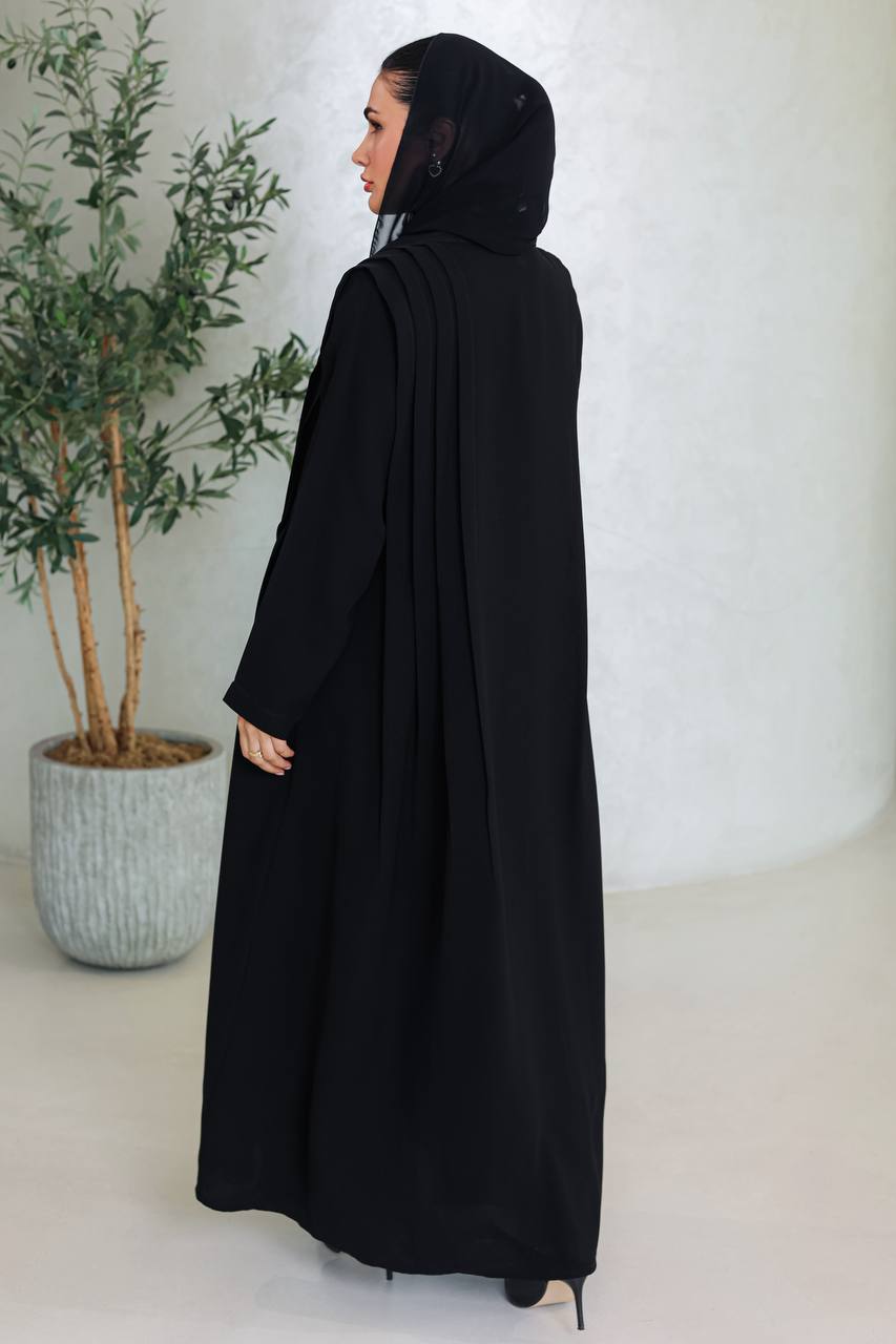 عباية سوداء من الكريب مع ثنيات على الجانبين C:6663