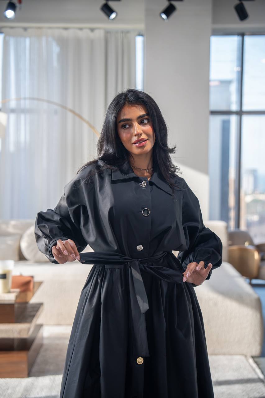 Elegant free size trench coat, in black. C:6685 Black